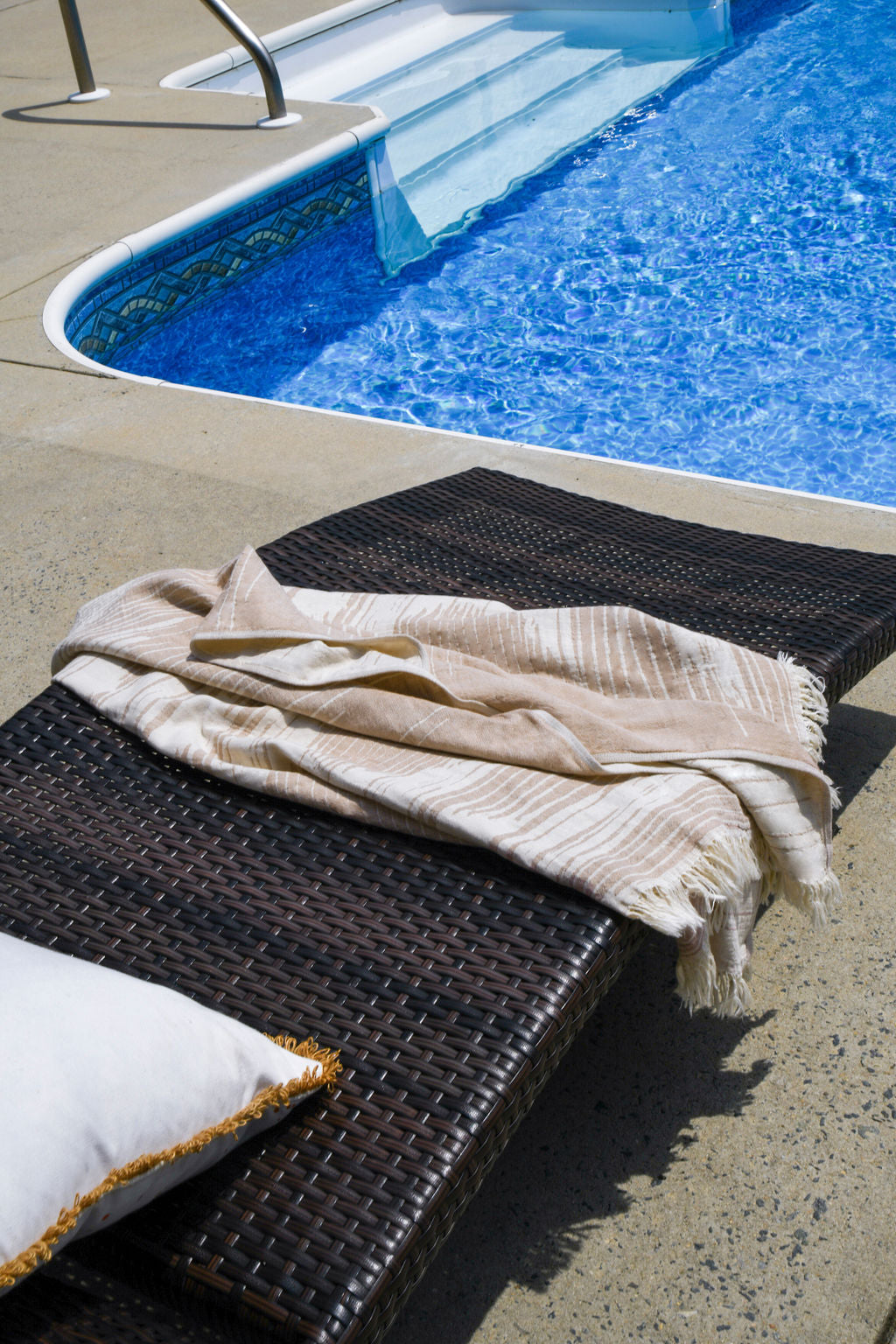 MONOCHROME | LUXURY BEACH TOWEL | MOUSSE