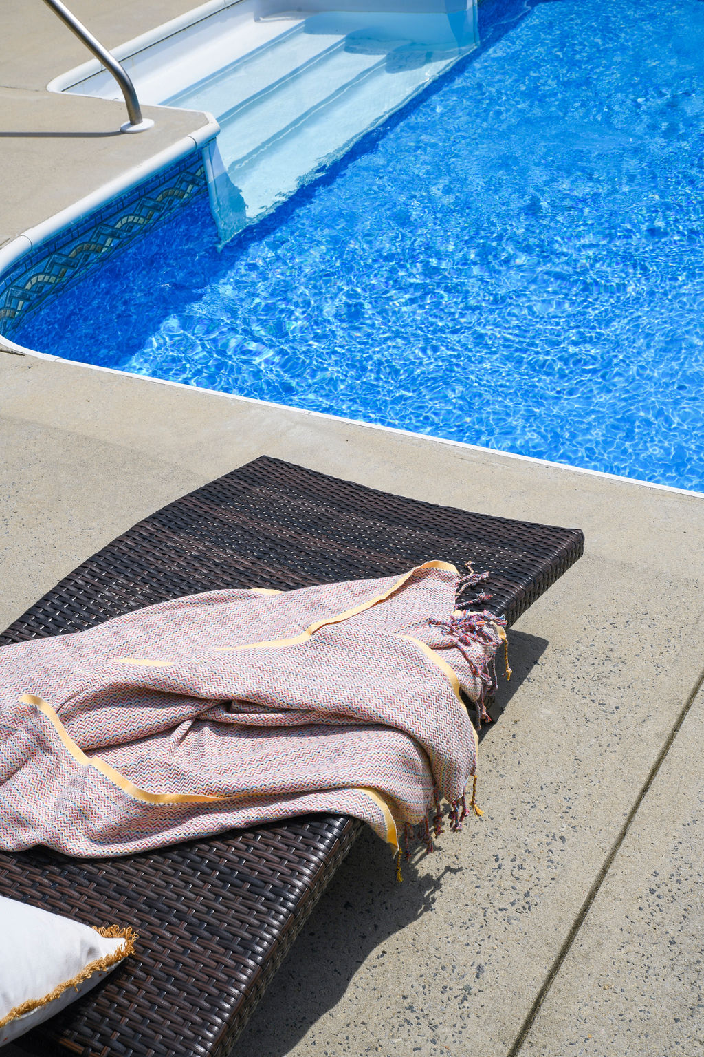 MEANDER | PREMIUM BEACH TOWEL | ECRU