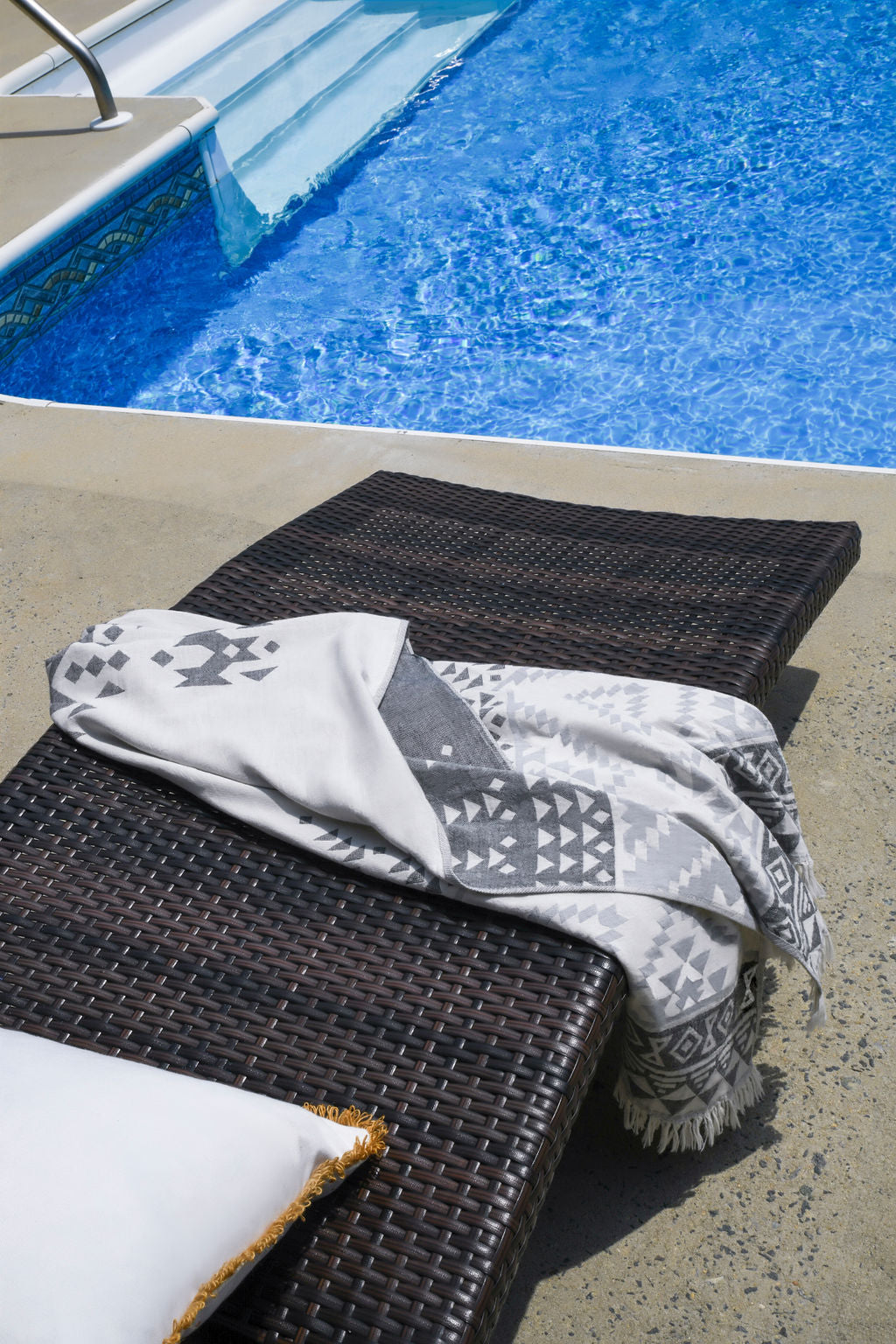 ESHME | LUXURY BEACH TOWEL | GRAY - BLACK